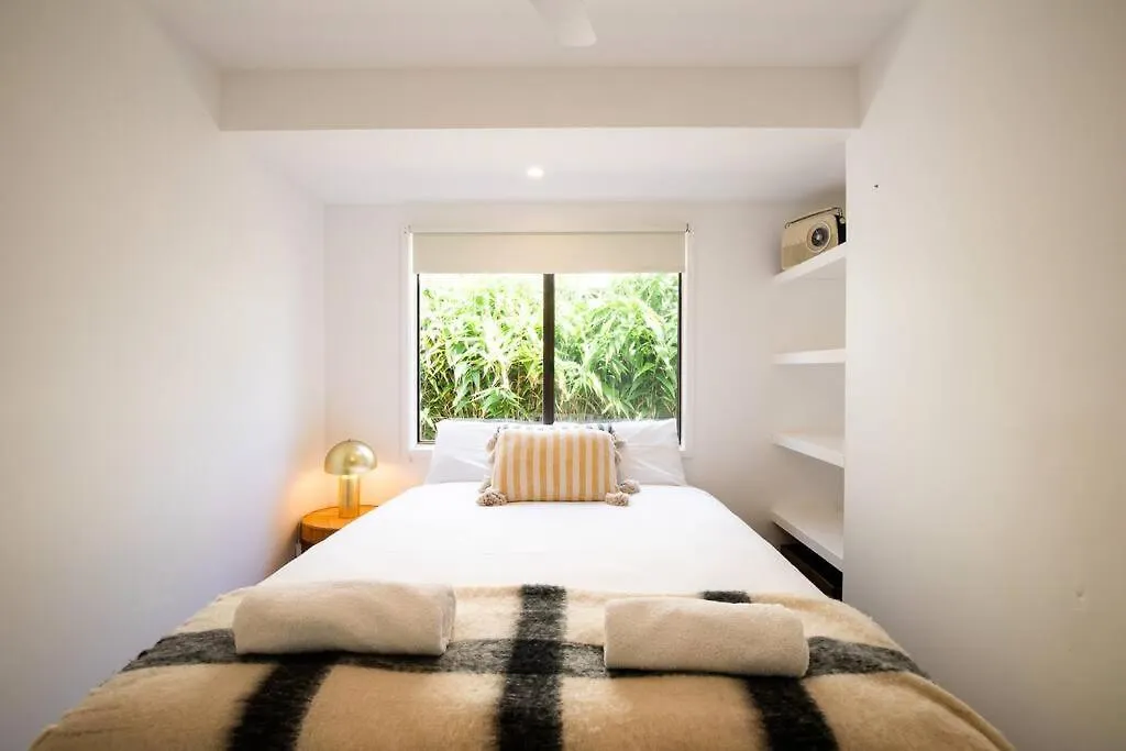Cosy Straddie Cottage + Sleeps 6 + Close To Beach Point Lookout